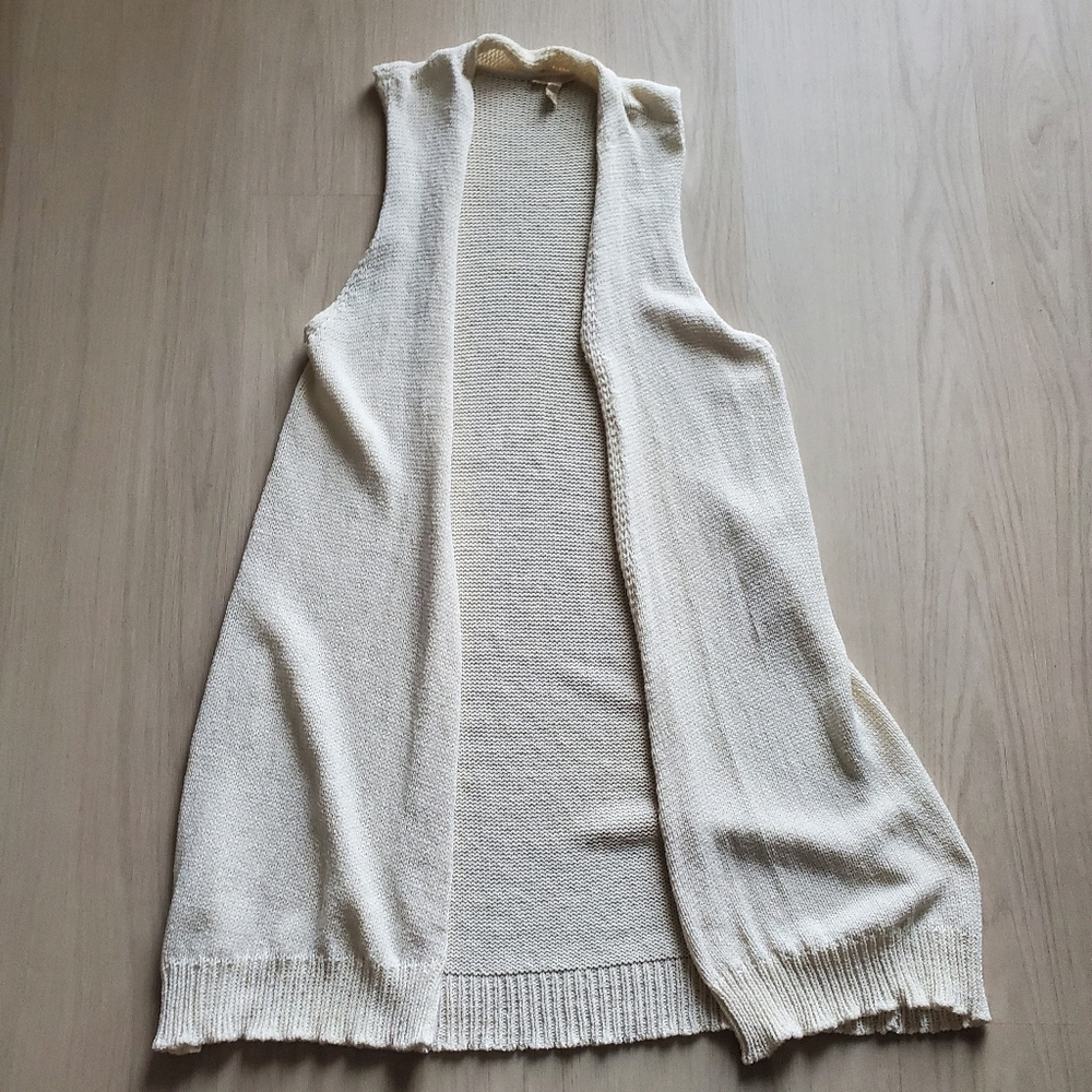 Elegant Cream Sleeveless Sweater Vest - Picture 5 of 7